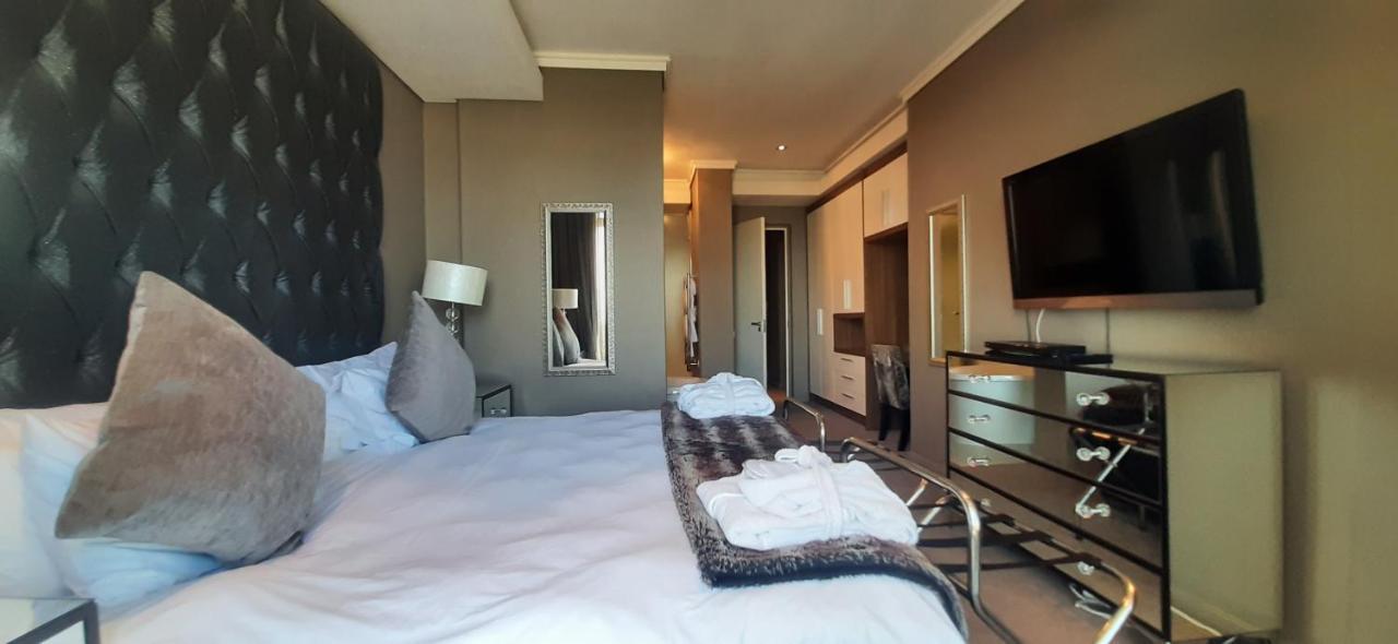 Crystal Towers Luxury Apartments By Century City Letting Cape Town Exterior photo